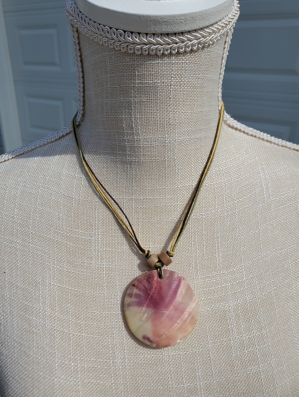 Hand Painted Pineapple Shell Pendant Necklace Boho Coastal Beach Vacation (GUC)